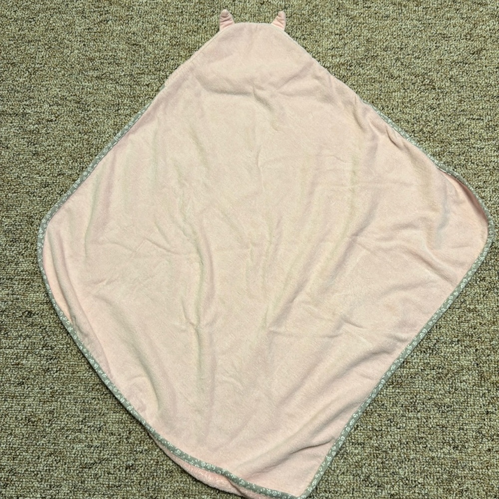 Carter’s Kitty Cat hooded towel - Picture 4 of 4